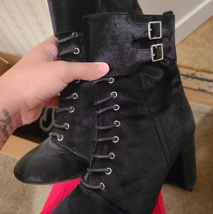 Heel booties